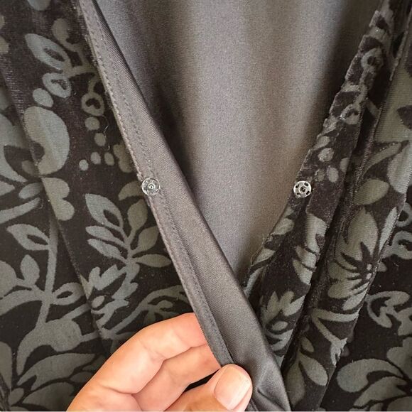 Saylor Anthropologie Velvet Burnout Black Floral Belted Long Sleeve Romper - Picture 7 of 8